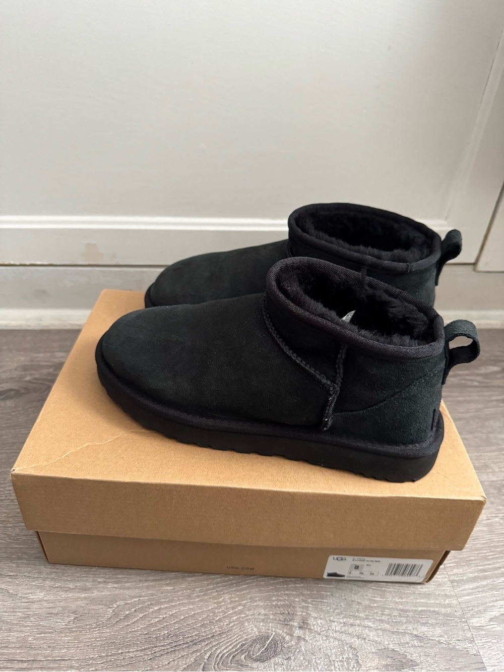 Ugg Classic Ultra Mini size 8 LIKE NEW